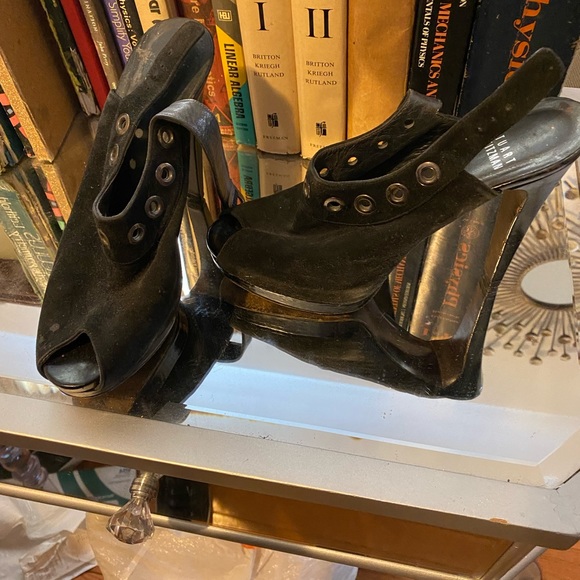 Stuart weitzman size 37 heels - Picture 1 of 4